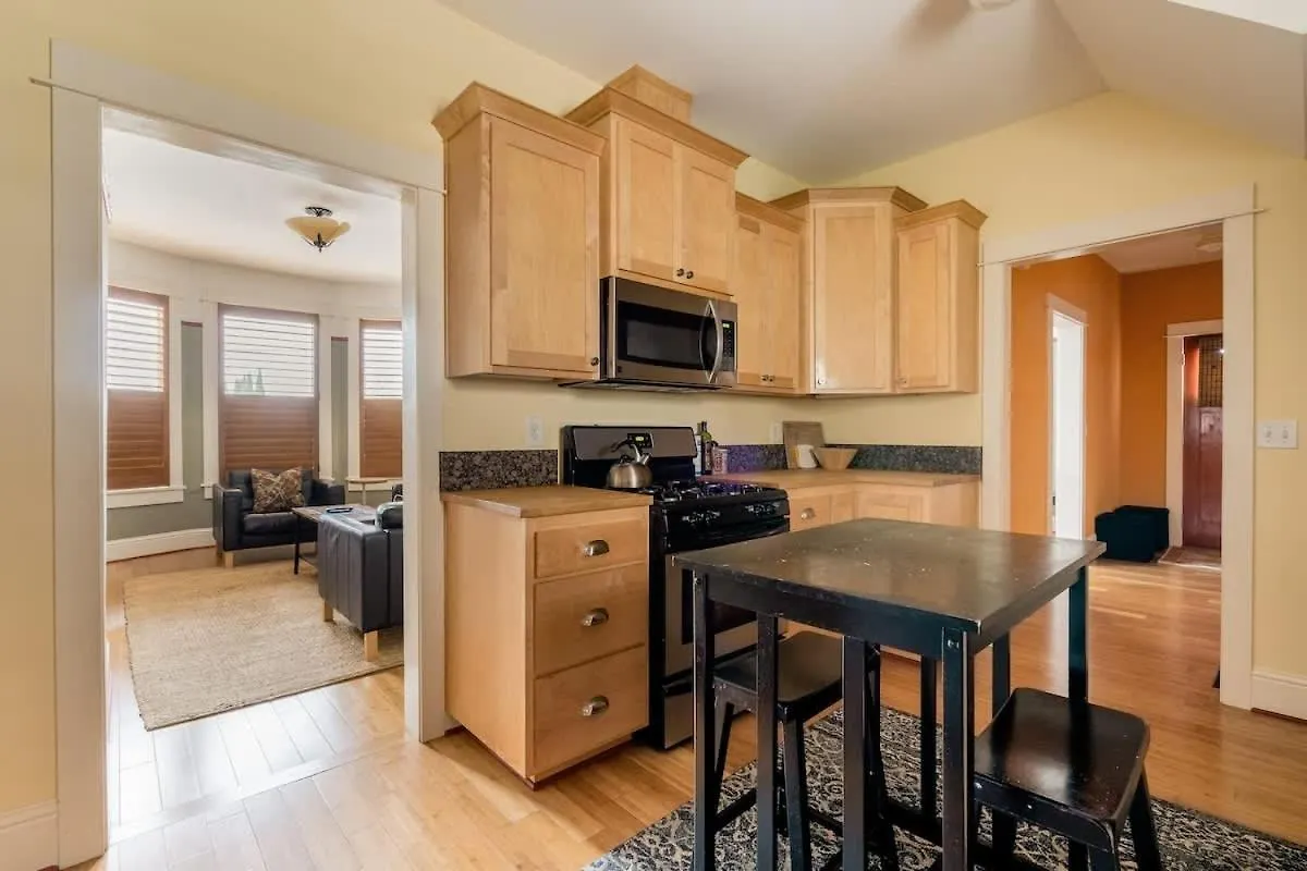 Holiday home Stay Portland - Sun-Filled Home In Buckman Neighborhood With 2Brs